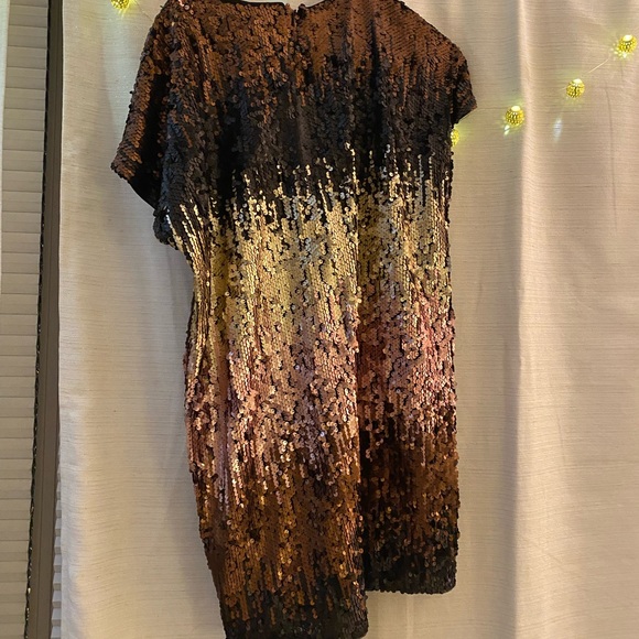 Sequin Shift Dress size 8 great for the holidays! Bought from Bloomingdales - Picture 3 of 5